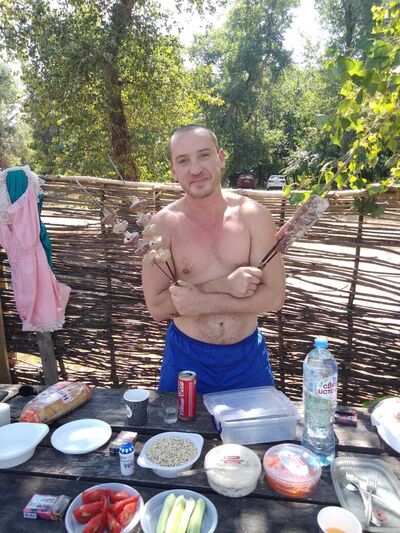  ,   Anton, 37 ,   
