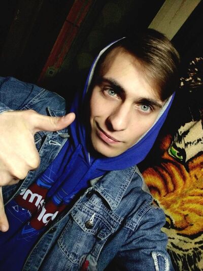  ,   Denis, 25 ,   ,   