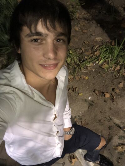  ,   Artiom, 32 ,   ,   , c 