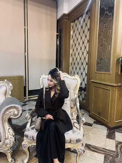  ,   Sara, 19 ,  