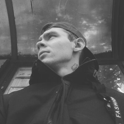  ,   Kiril, 32 ,   