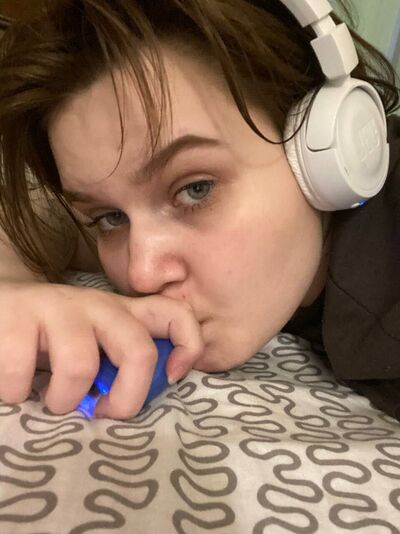  ,   Alice, 22 ,     , c , 