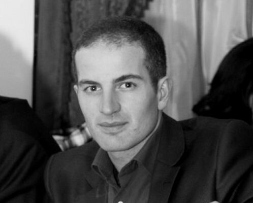  ,   Armen, 37 ,   ,   