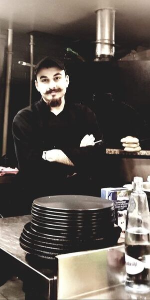  ,   Leon, 31 ,   ,   