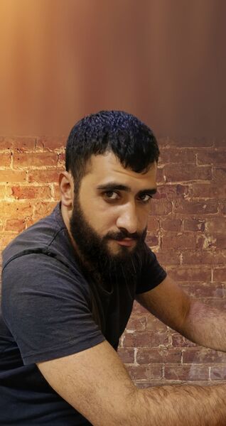  ,   Hayk, 39 ,  