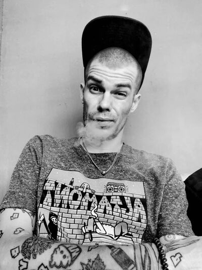 ,   Viktor, 37 ,   ,   