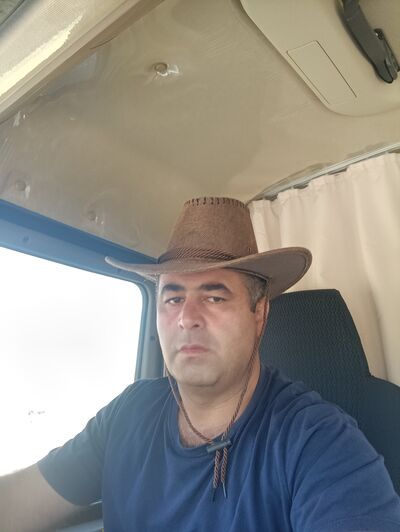  ,   Marat, 37 ,   ,   