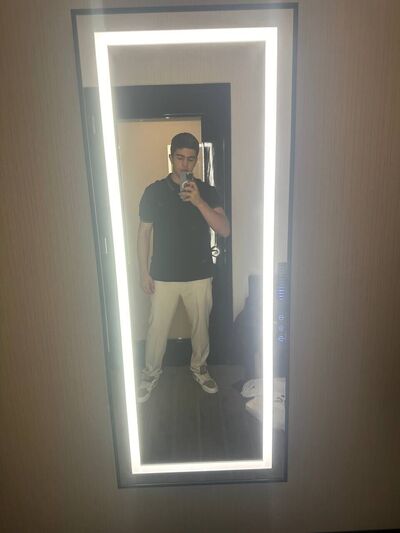  Burbank,   Tadevos, 18 ,   ,   