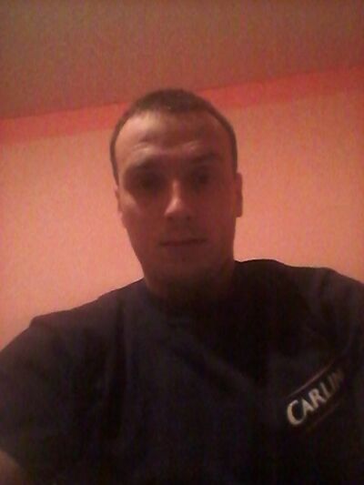  ,   Russel, 37 ,   