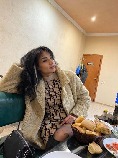  ,   Lilia, 39 ,   ,   