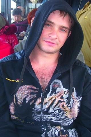  17245617  Maks, 37 ,    