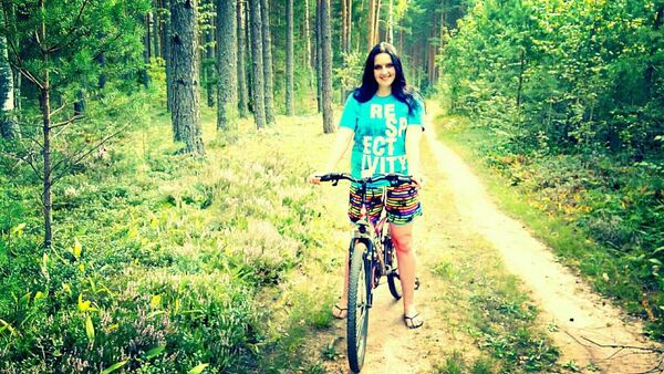  ,   Elena, 32 ,  