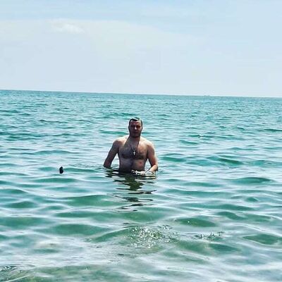  ,   Viktor, 38 ,   ,   