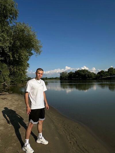 ,   Viktor, 25 ,   ,   
