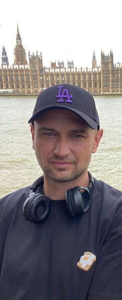  Gidea Park,   Yuriy, 39 ,   ,   