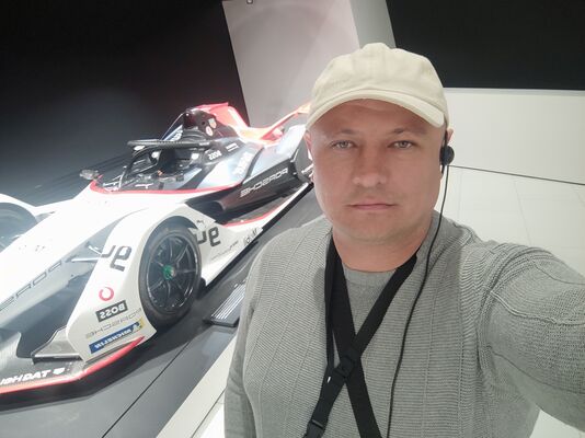  Stuttgart,   Aleks, 41 ,   ,   , c 