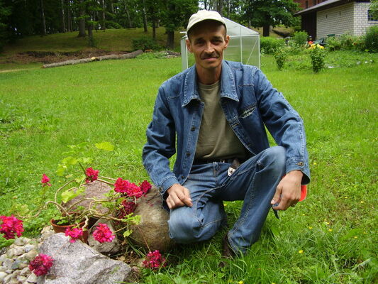  ,   Stas, 56 ,  