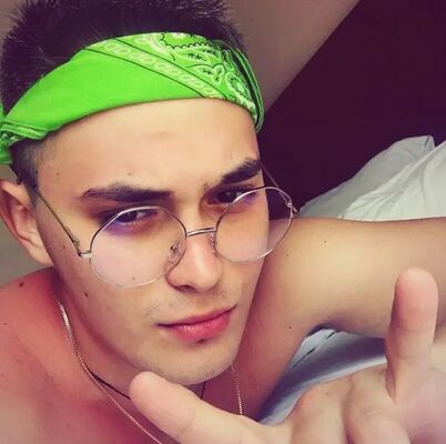  ,   Viktor, 22 ,   ,   