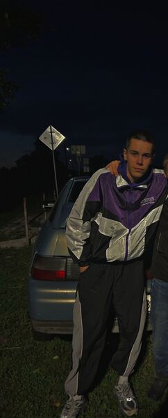 ,   Denis, 21 ,     