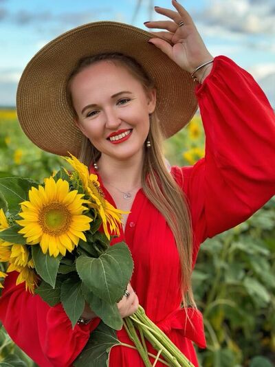  ,   Anastasia, 32 ,   ,   
