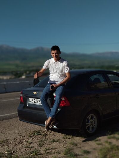 ,   Bob, 33 ,   ,   , c 