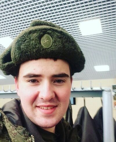  ,   Tomas, 27 ,   