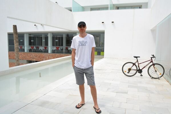  -,   Andriy, 48 ,   ,   , c 