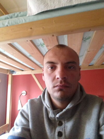  ,   Valentin, 38 ,   