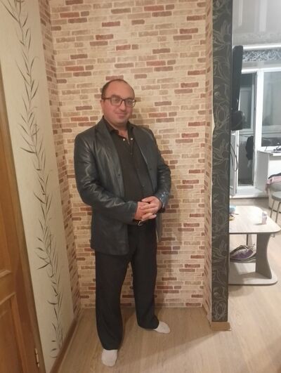  ,   Armen, 43 ,   ,   
