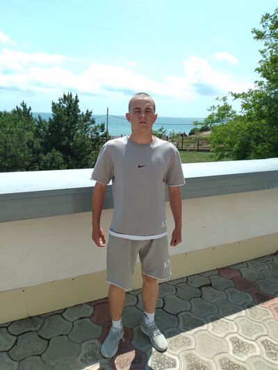  ,   Mikhail, 19 ,   ,   , c , 