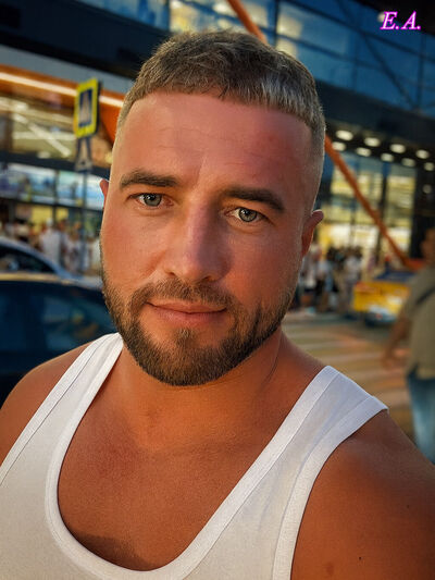  ,   Dmitrii, 35 ,   c 