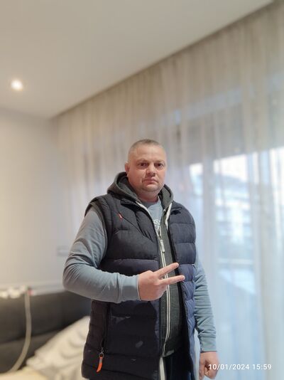  ,   Mircea, 44 ,   c 