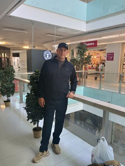  ,   Max, 42 ,   ,   