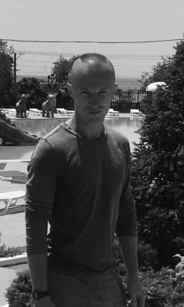  ,   Axel, 37 ,   c 