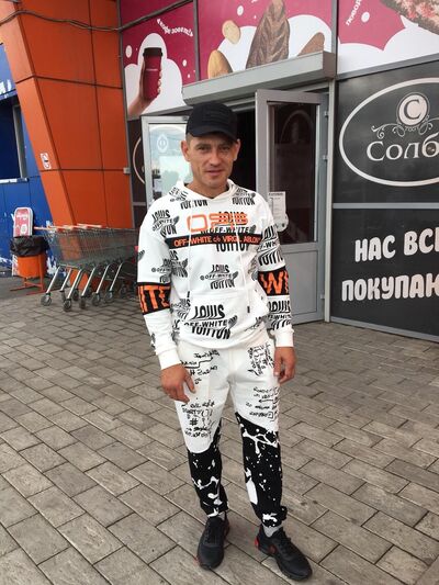  ,   Denis, 38 ,   ,   