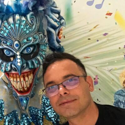  ,   Miro, 40 ,   ,   , c 