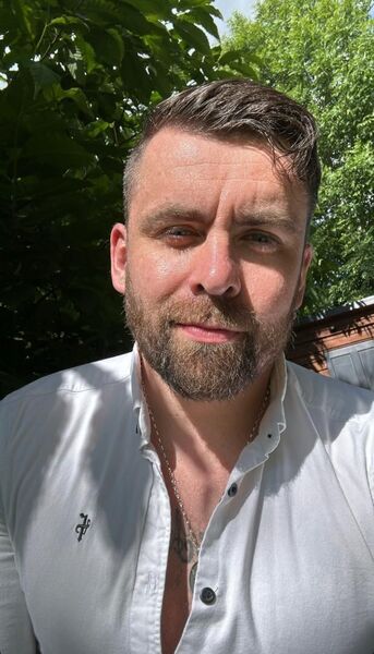  ,   Eric Ben, 40 ,   ,   