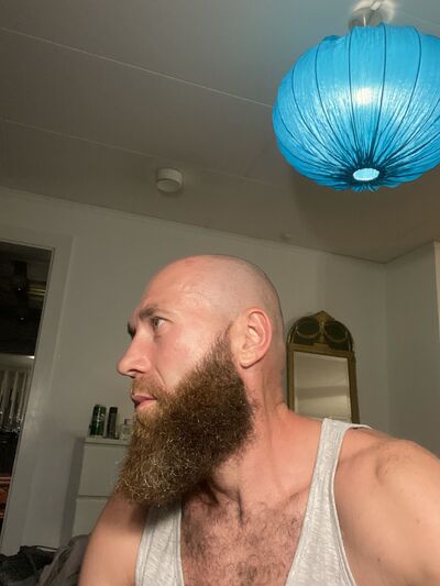  ,   Leon, 40 ,   ,   