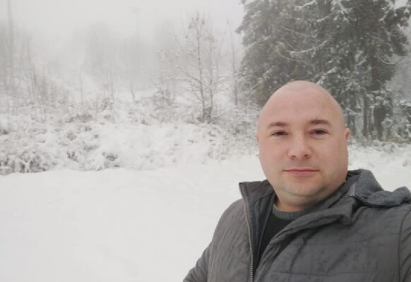  ,   Viktor, 38 ,   ,   