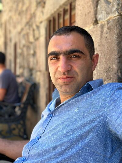  ,   Hovo, 33 ,   ,   
