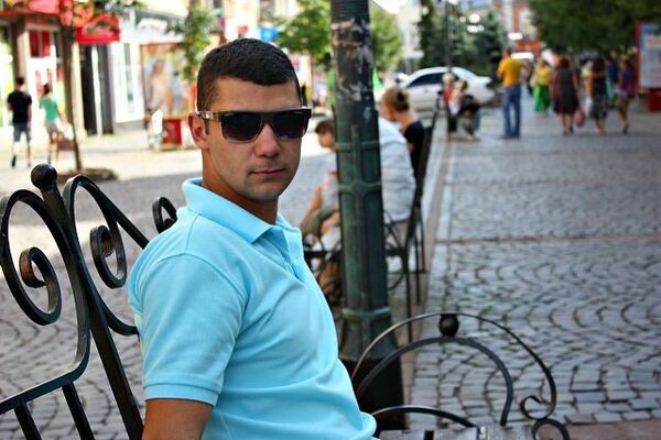  ,   Vania, 33 ,   