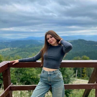 ,   Viktoria, 21 ,   ,   