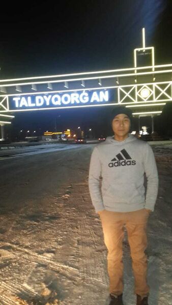  ,   Erzhan, 35 ,     , c 