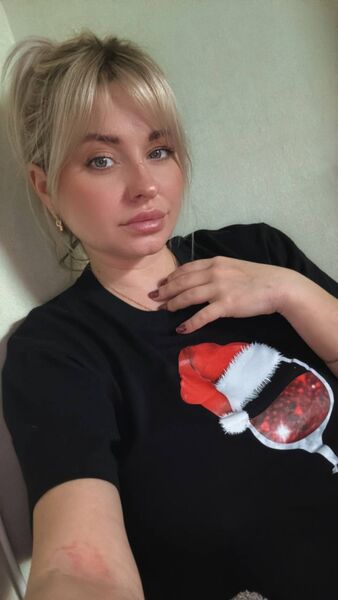  ,   Violetta, 32 ,   c 