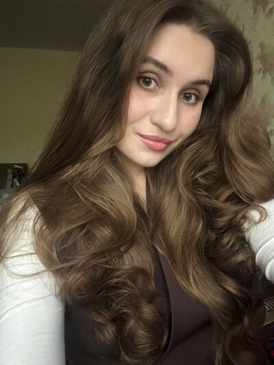  ,   Anya, 21 ,  