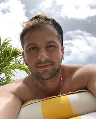  ,   Alexander, 32 ,   ,   , c 