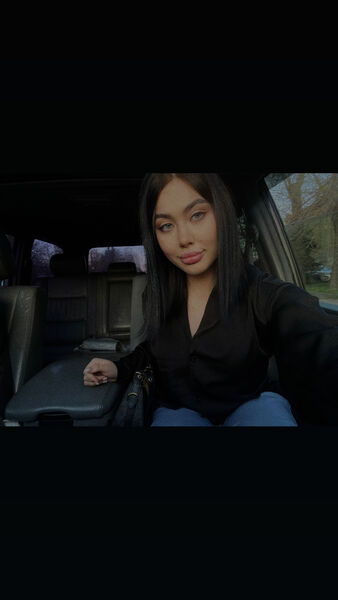  -,   Alena, 19 ,   