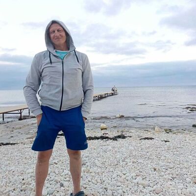  ,   Viktor, 48 ,   ,   