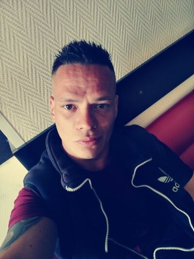  ,   Mark, 32 ,   ,   , c , 