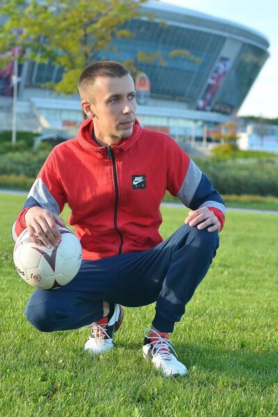  ,   Ruslan, 37 ,   ,   , c 